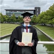 Después de vivir 17 años en Londres, tengo un nivel nativo de Inglés, por lo tanto podría enseñar clases de cualquier nivel